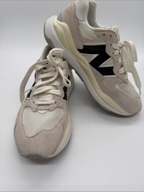 New Balance Cream and Black Retro Runner 6.5 mens 8.5 women